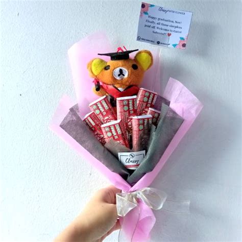 snack bouquet dengan boneka wisuda karakter bucket buket bunga lihat