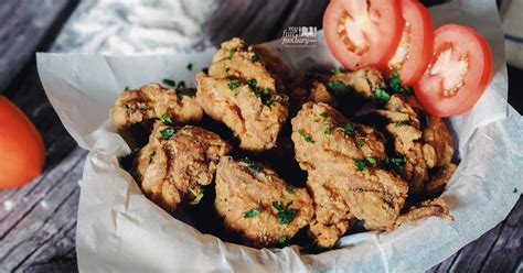 Walaupun begitu, belajar teknik yang benar adalah salah satu cara yang tepat. RESEP Ayam Goreng Terasi - Shrimp Paste Fried Chicken | myfunfoodiary.com