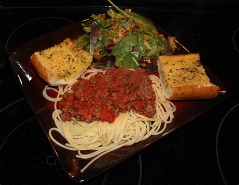 Spaghetti And Garlic Bread And Salad