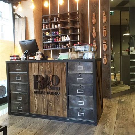 Vêtement pro, le distributeur pour vos tenues de cuisine. Comptoirs, agencement de magasin au style industriel | Deco style industriel, Deco salon de ...