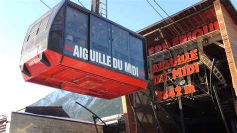 Facile d'accès, un grand parking vous attend à l'entrée de chamonix. Téléphérique de l'Aiguille du midi - Gare d'arrivée ...
