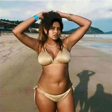 Amala Paul Sexy Naval Showing Images And Hot Cleavage Collections