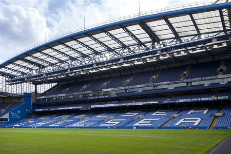Get all the latest news, videos and ticket information as well as player profiles and information about stamford bridge, the home of the blues. Chelsea FC eerste Premier League club met LED-verlicht stadion
