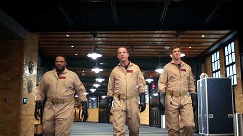 Peyton And Eli Manning Jerome Bettis Drop Hilarious Ghostbusters Skit