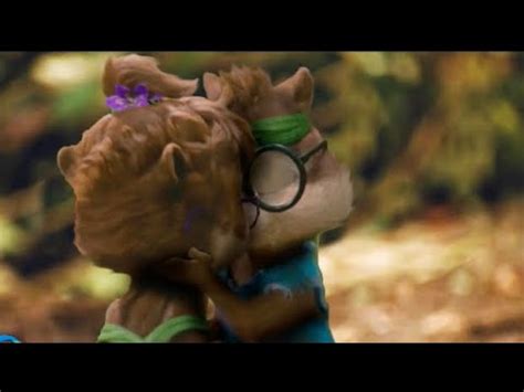 The Chipettes Jeanette And Simon Kiss