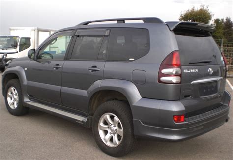 It is produced by the japanese car maker, toyota. All Types Of Autos: Toyota Land Cruiser Prado