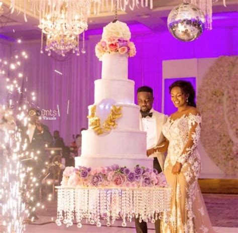 Videosarkodie Is The First To Display Descending Wedding Cake In Africa