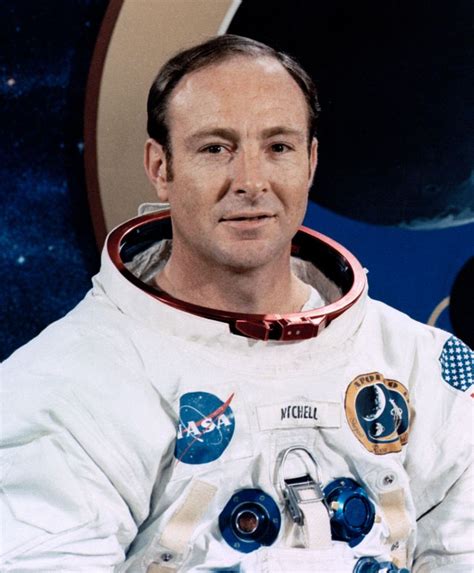 Apollo 14 Astronaut Edgar Mitchell Sixth Man On Moon Dies At 85 The