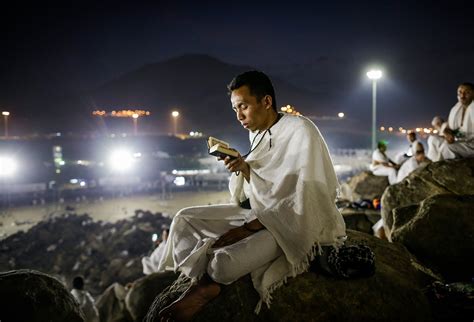Definisi/arti kata 'kerja' di kamus besar bahasa indonesia (kbbi) adalah 1 n kegiatan melakukan sesuatu; TAHUKAH KAMU APA ITU HARI ARAFAH?