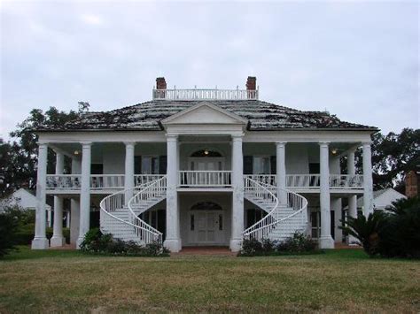 Browse photos, watch virtual tours and create a favorites account to save. Top 10 best preserved plantation homes | Z Other
