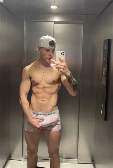 benjaminhilton on twitter rt hiltonlbenjamin rt if you wanna be with me in that elevator😈