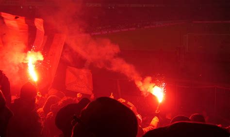 Le parc des princes offre des conditions idéales pour l'organisation de vos événements. fumigene football parc des princes PSGMAG.NET - Au Stade