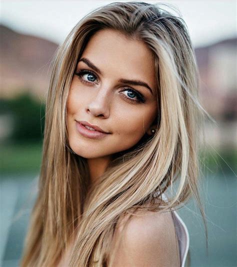 Pin By Nicole Bennett On Hairstyles Hair Beauty Brown Blonde Hair