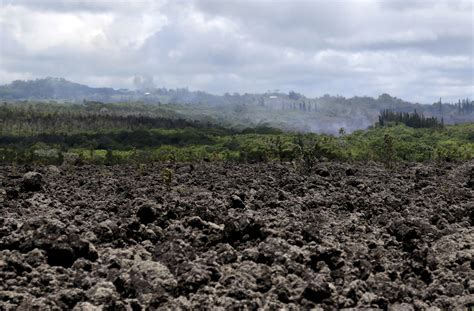 Hawaii Volcano Erupts From Summit Shooting Plume Of Ash Abc13 Houston