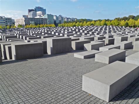 contromonumenti e scandalo della memoria a berlino come si abita un memoriale della shoah