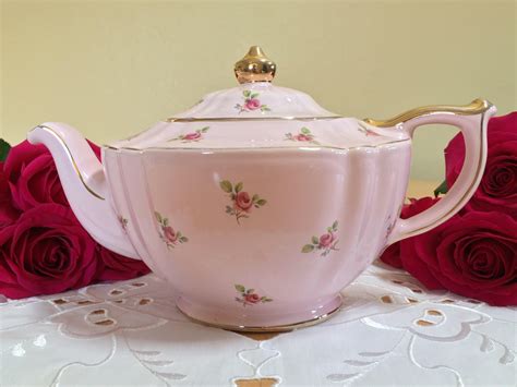 Sadler Teapot Pink With Dark Pink Rosebuds Gold Trim Pattern 2353