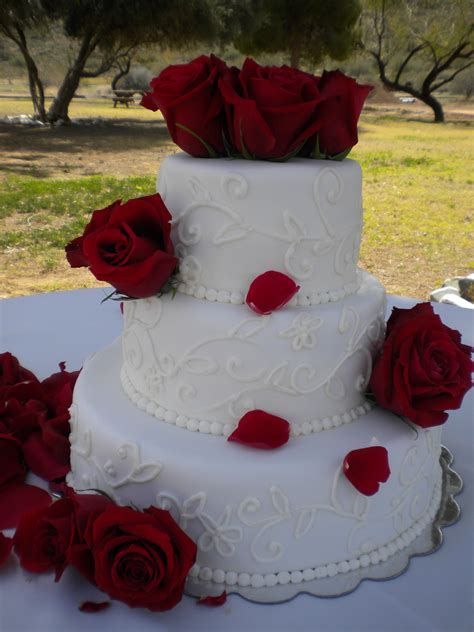 Simple Wedding Cake With Fresh Red Roses Wedding Cake Red Floral