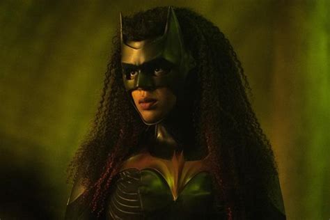 Batwoman First Look Reveals Nicole Kangs Mary As Poison Ivy