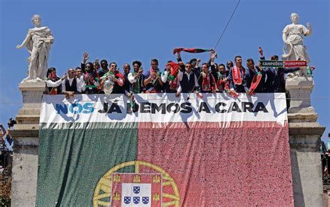 Il paese copre una superficie di 92.090. La festa del Portogallo per la vittoria degli Europei - Il ...