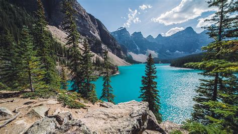 Download Sunny Day Over Moraine Lake Hd Wallpaper For 4k 3840 X 2160