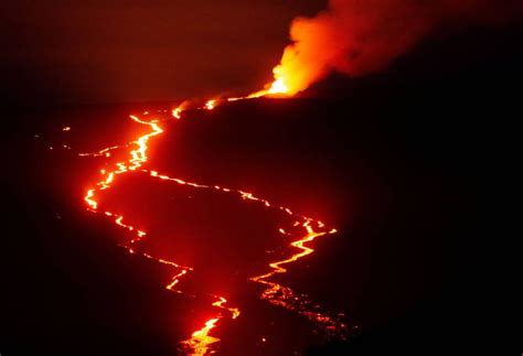 Usgs Hawaiis Mauna Loa Volcano Alert Level Lowered To Watch Trendradars