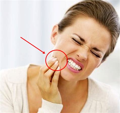 Ketika anda mengalami sakit gigi, anda akan merasakan rasa nyeri di bagian dalam gigi atau di bagian rahang anda. tips ampuh menghilangkan ngilu pada gigi sensitif secara ...