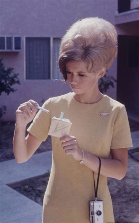 35 interesting vintage snapshots of 1960s women with bouffant hairstyle bouffant hair retro