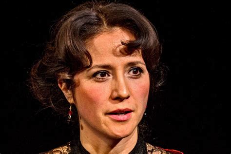 Lapunk a bemutató után kérdezte, milyen érzés volt egy jól ismert politikust megformálni a vásznon. Gubás Gabi játssza Dobrev Klárát