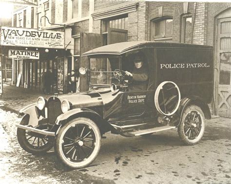 Police Patrol Wagon Benton Harbor Michigan 1915 Police Cars Old
