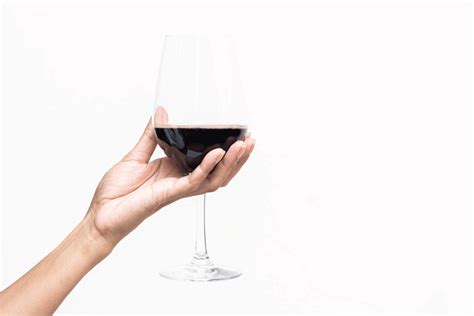 How Should You Hold A Red Wine Glass Kitchen Seer