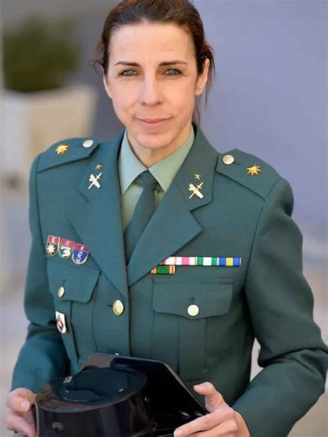 Guardia Civil Así Es Silvia Gil La Cuarta Mujer Que Llega A Teniente