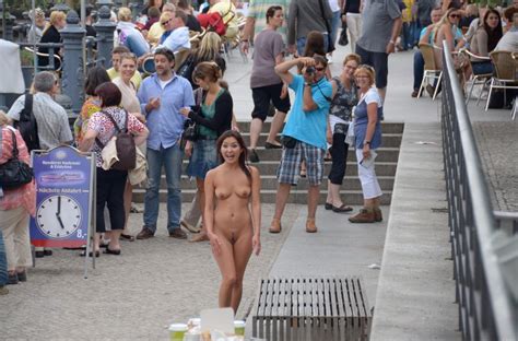 Naked Babe In A Crowded Public Area Porn Pic
