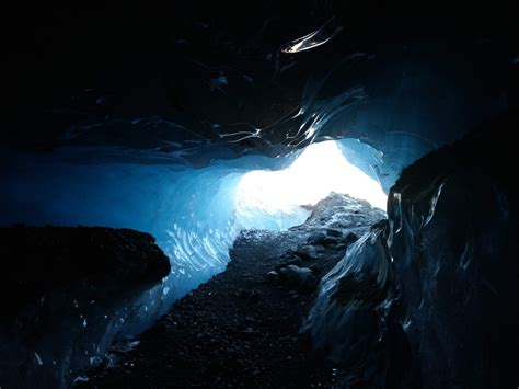 Explore The Stunning Iceland Ice Cave Tours With The Newest Guide