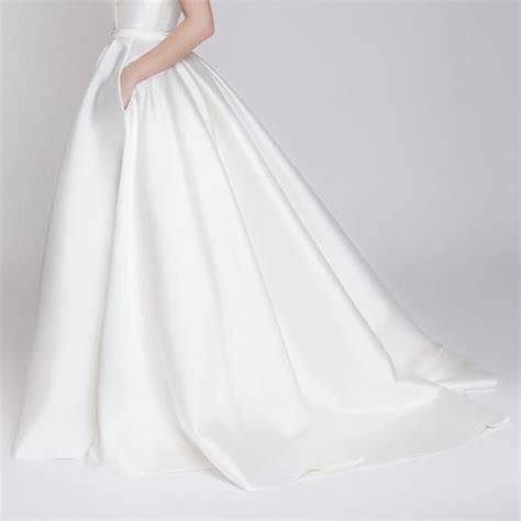 Verkaufe ein einteiliges hochzeitskleid auch hervorragend zu tragen als umstands brautkleid (habe es selbst im 8 monat getragen) gefertigt aus braut satin und romantischem überwurf aus chiffon. Satin Hochzeit Rock | Maxi Braut Rock | Elfenbein ...