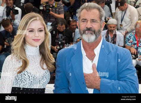 Erin Moriarty Mel Gibson Cannes 2016 Photocall Du Film Blood