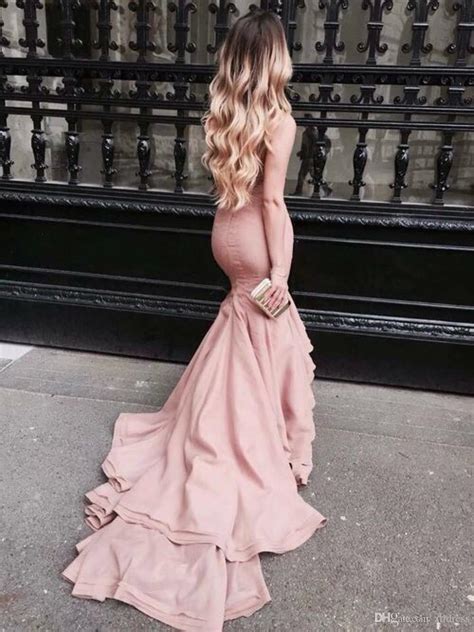 Blush Pink Mermaid Prom Dresses Strapless Satin Bodycon Evening Gowns With Court Train Tight