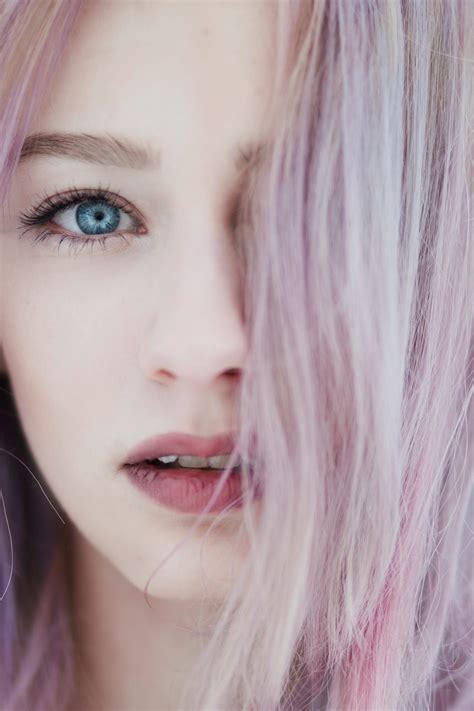 Girl With Blue Eyes And Pink Hair Girl With Pink Hair Woman With Blue Eyes Blue Eyes Aesthetic