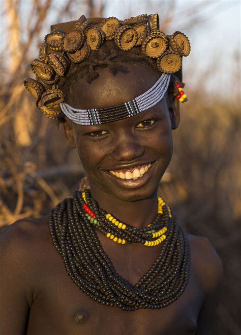 African Tribe Turns Western Rubbish Into Jewellery Cba Mazing