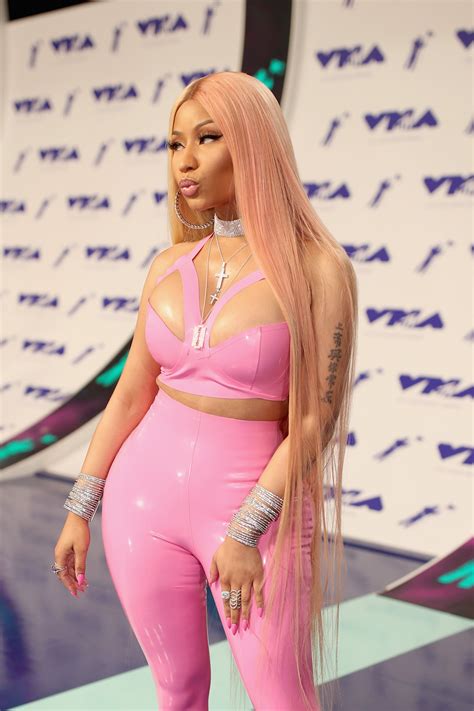 Nicki Minaj S Strawberries And Cream Rapunzel Hair At The Vmas Deserves