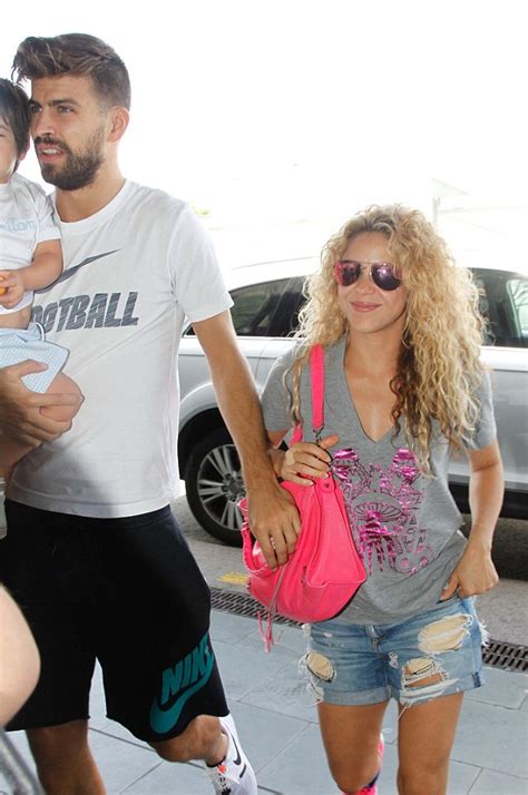 Shakira And Partner Gerard Pique Depart For Holiday With Their Sons Daily Mail Online