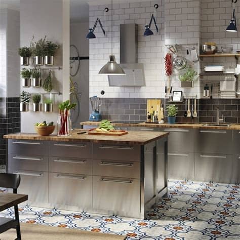 Pero también nos encanta todo lo que y es que una isla de cocina como esta te proporciona el espacio suficiente para: Diseños de Cocinas - IKEA