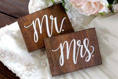 Wooden Mr And Mrs Sweetheart Table Signs In 2020 Sweetheart Table
