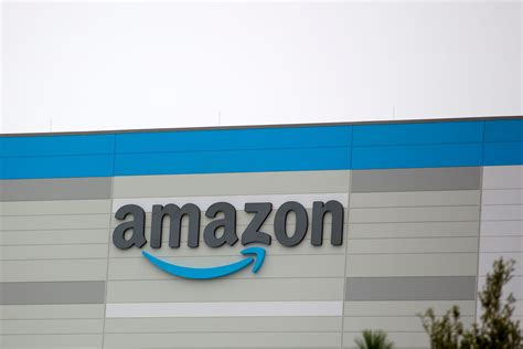 Amazon Scrapping Plans To Open Two Chicagoland Warehouses