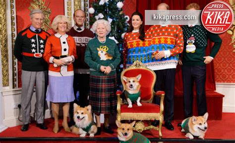 La Famiglia Reale Inglese Addobbata Per Le Feste Foto
