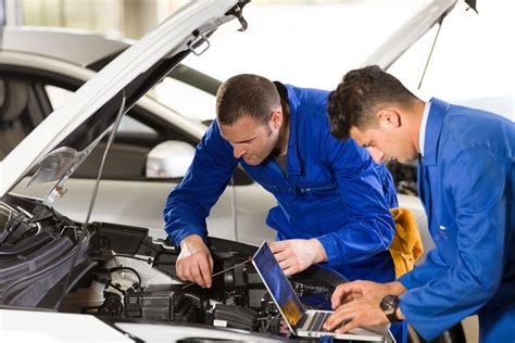 The Benefits And Challenges Of Being An Automotive Technician
