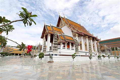 Wat Suthat Thepwararam 10334835 Stock Photo At Vecteezy