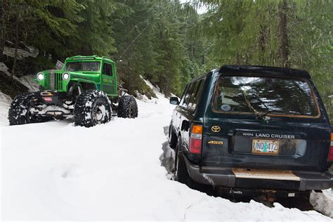 Oregon Jeepers Battle Deep Snow To Rescue A Disabled Rig