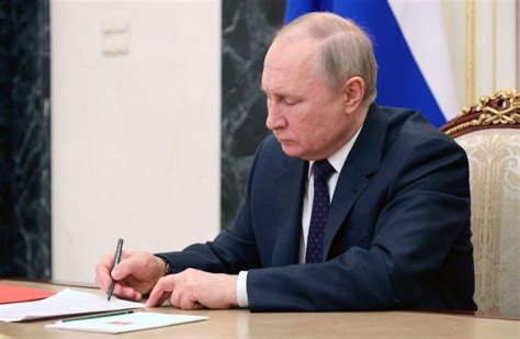 Russian Advisors Mislead Putin Over Fears Of Ukraine War Performance