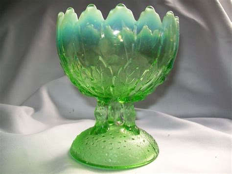 Vintage Northwood Green Opalescent 3 Footed Raindrop Leaf Tree Trunk Bowl Carnival Glass