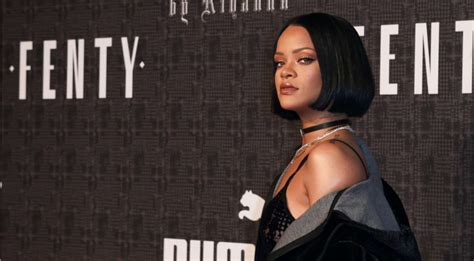 Rihanna Suing Father For Illegally Profiting From Fenty Trademark